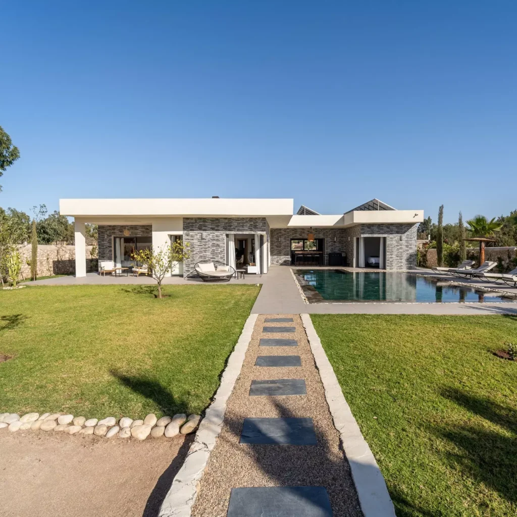 Vue extérieur entrée de la villa de luxe Dar Pitxi à Essaouira