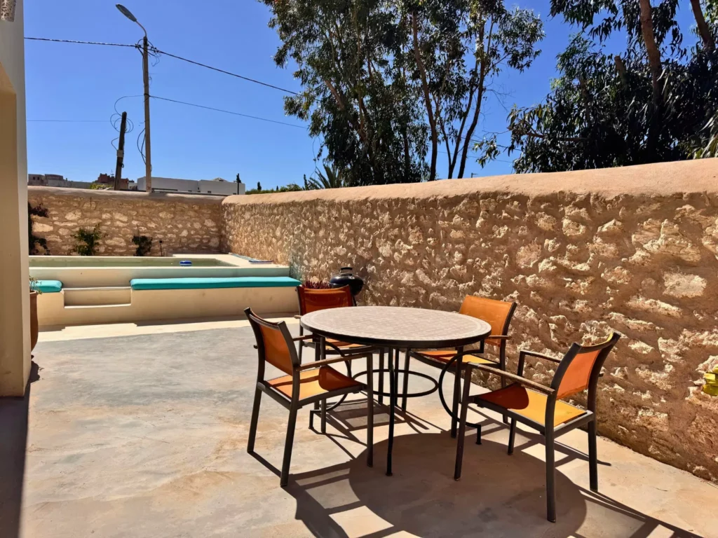 salle à manger d'extérieur et piscine Dar Bilboa Essaouira